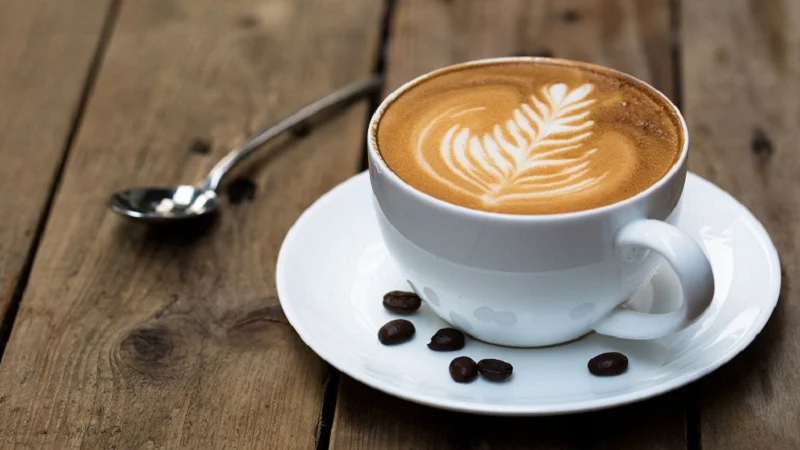 Mirë kur e pimë, por çfarë ndodh nëse e lëmë kafenë?
