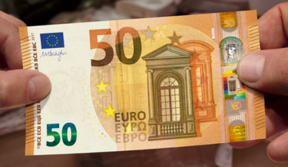 Tendenca për të blerë me para të falsifikuara: Mitrovicasi paguan me 50 euro false, merr 45 euro kusur origjinal