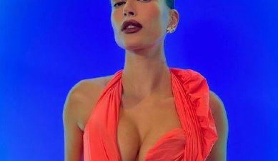 Buzëkuqi i Hailey Bieber është trendi më i mirë i vjeshtës ’22