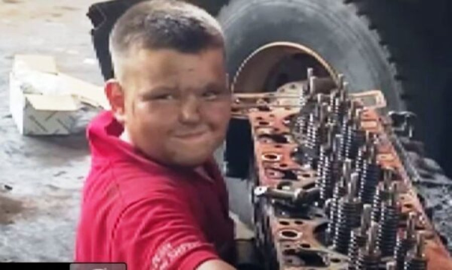 Njihuni me mekanikun 8-vjeçar shqiptar që riparon kamionët e rëndë