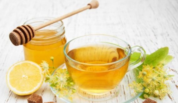 Formula për forcimin e imunitetit, ujë, mjaltë e limon esëll në mëngjes