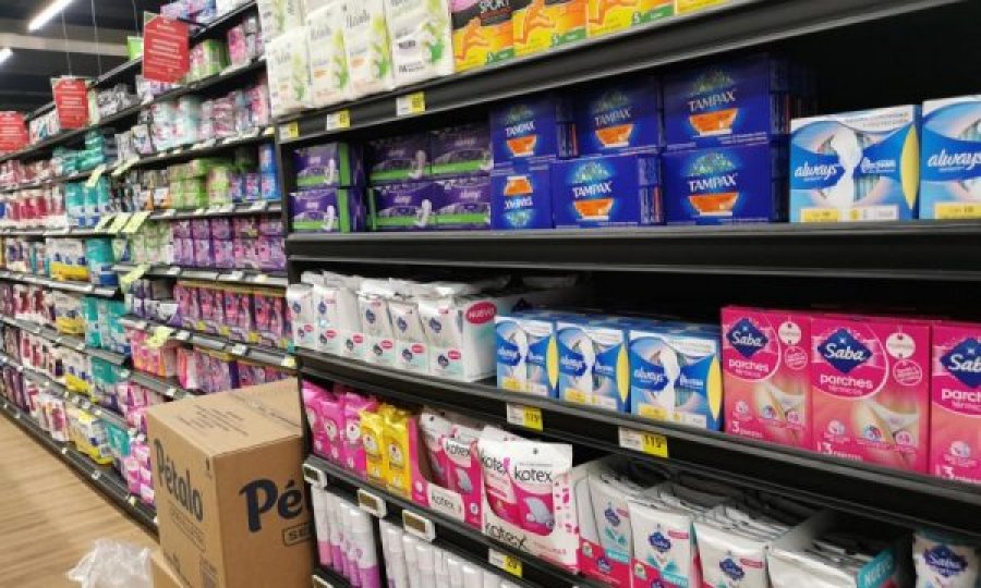 Aksion para Qeverisë së Kosovës, po kërkohet heqja e taksës për produktet menstruale