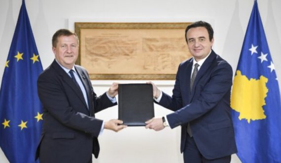 Raporti i Progresit për Kosovën, Qeveria: Szunyog e vlerësoi si ndër më të mirin në rajon