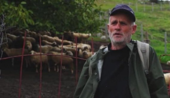 Burri nga Vushtrria që ruan dele ka frikë: Kosova po zbrazet