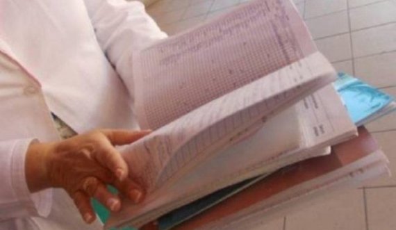 Veprimi i mësueses shqiptare që do të mbahet mend gjatë: Grisi fletët e regjistrit të nxënësve për këtë arsye