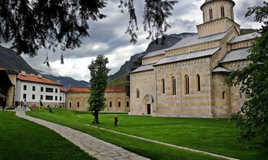 'Pa ia regjistruar 24 hektarët manastirit të Deçanit s’ka Këshill të Europës'