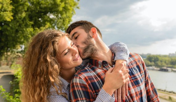 5 zakonet e çifteve që qëndrojnë të dashuruar përgjithmonë