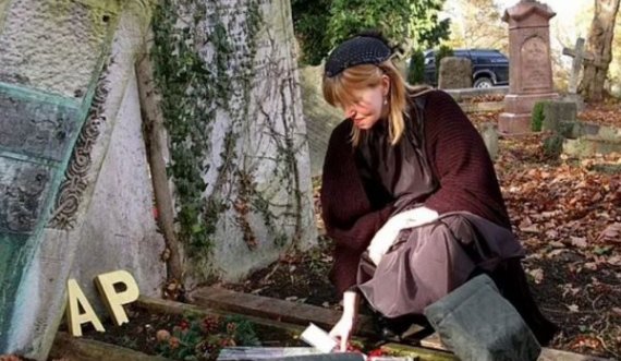 “Më magjepsnin funeralet”, 55-vjeçarja: Kam marrë pjesë në 200 varrime