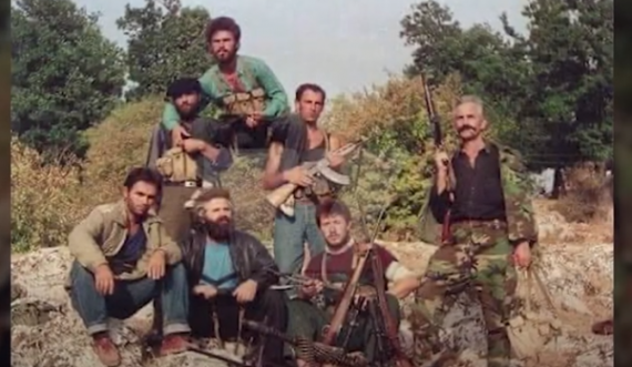 Ishte prezent kur u fotografua Adem Jashari me shokë, flet Avni Nura
