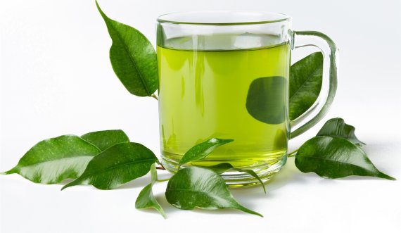 Përfitimet shëndetësore që vijnë nga konsumimi i çajit të gjelbër