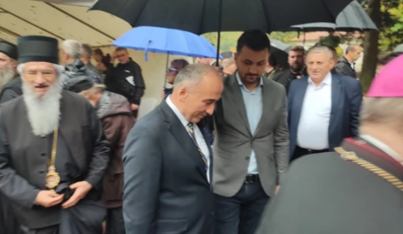 Gazmend Muhaxheri i befason serbët në Patrikanën e Pejës – merr pjesë në kurorëzimin Patriarkut