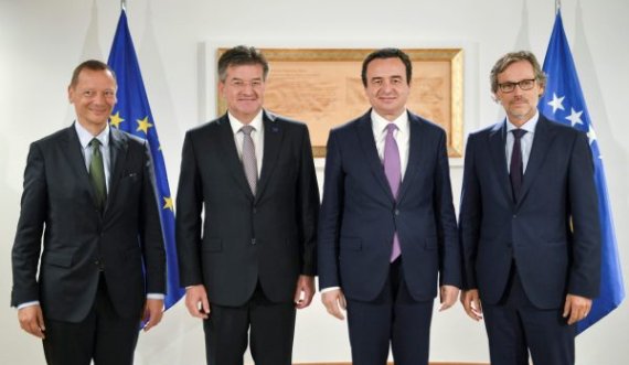 Kurtit i është dhënë një afat që t’i përgjigjet Macronit e Sholcit për propozimet që i sollën këshiltarët e tyre