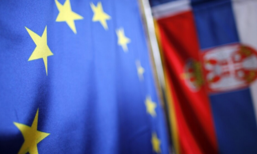 BE kërcënon Serbinë me pezullim të liberalizimit të vizave