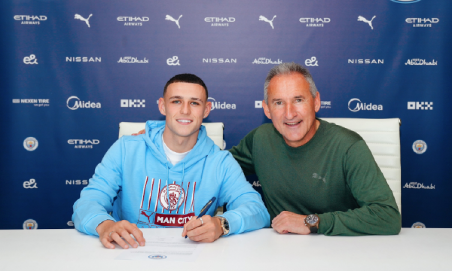 Phil Foden rinovon kontratën me Manchester Cityn