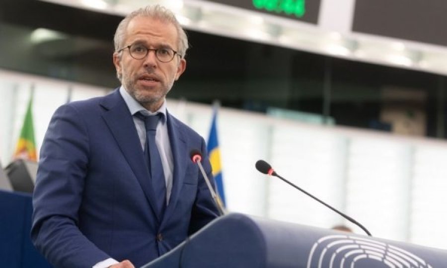 Eurodeputeti holandez godet BE-në për çështjen e vizave për Kosovën