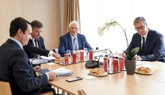 Borrell i pakënaqur pas takimit Kurti - Vuçiq: Nga kriza në krizë