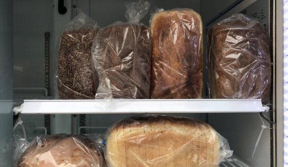 A duhet ta ruajm bukën në frigorifer?