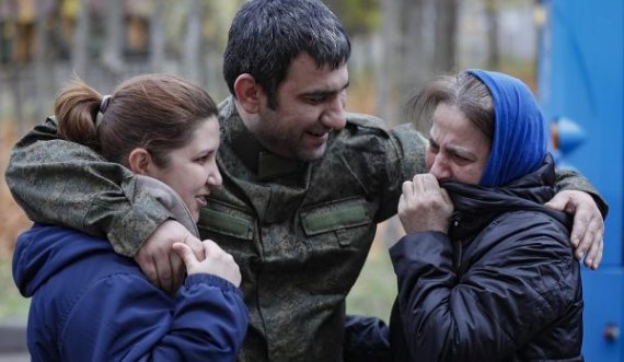 “Të papërgatitur për luftë,” rekrutët e rinj të Putinit duhet t’i blejnë vetë jelekët antiplumb me çmime të larta