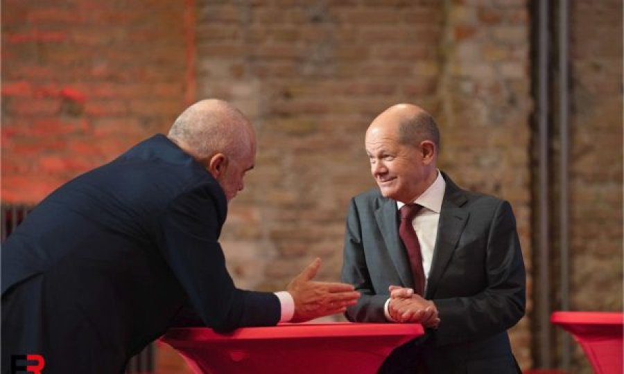 “Edi, sapo thashë që…”, Scholz ia përktheu fjalimin, Rama bën shaka në Facebook