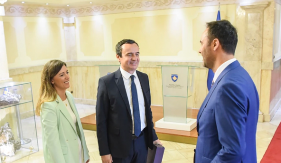 Kurti e Konjufca në ekip me Ronaldon e Messin, Haxhiu e shpërndan këtë foto