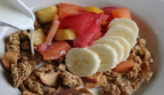 Ja përse qumështi nuk duhet kombinuar me fruta