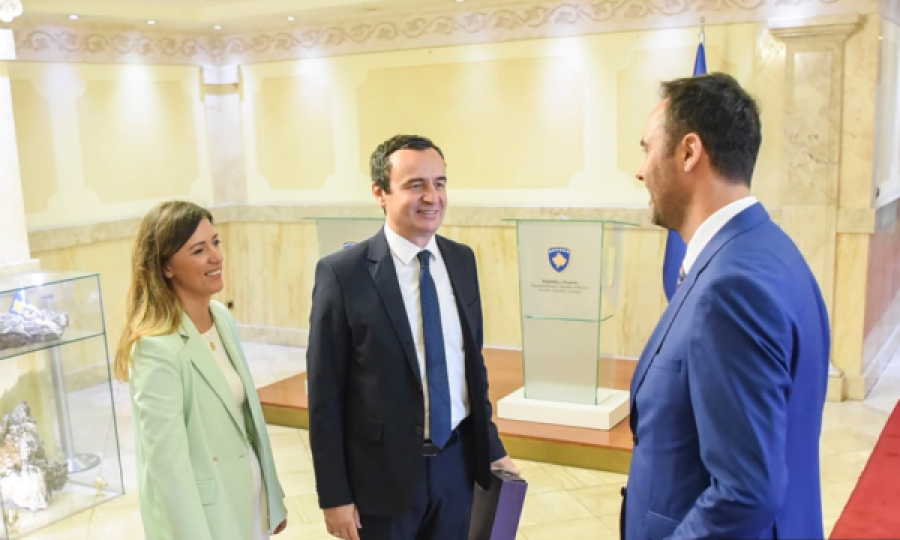 Kurti e Konjufca në ekip me Ronaldon e Messin, Haxhiu e shpërndan këtë foto