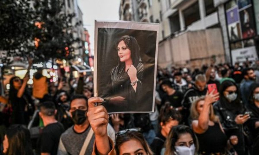 Përshkallëzohen protestat për hixhabin, 233 të vdekur në Iran
