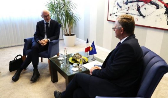 Ambasadori francez pas takimit me Bislimin: Folëm për të gjitha