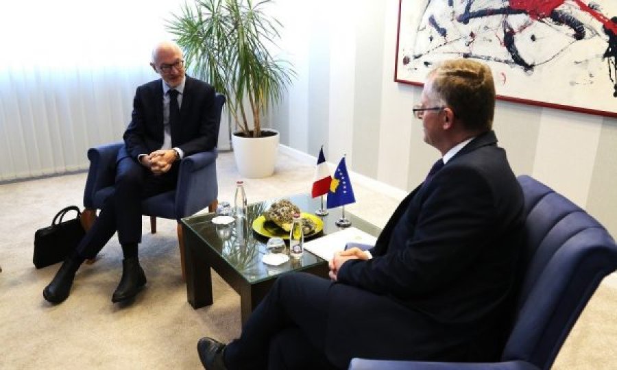 Ambasadori francez pas takimit me Bislimin: Folëm për të gjitha