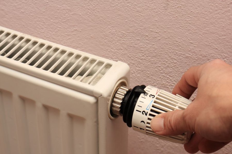 Dimri po vjen: Ja disa mënyra të thjeshta se si të ngrohni shtëpinë tuaj dhe të kurseni energji