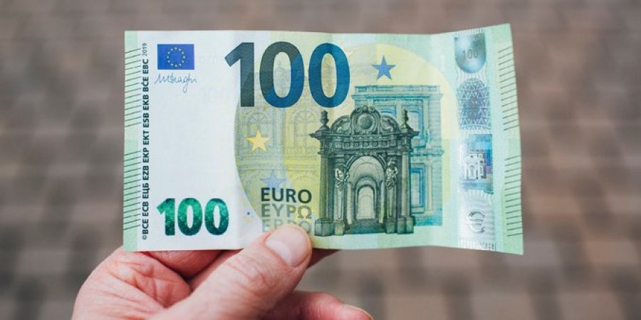 Në Kosovë, po lulëzojnë paratë e falsifikuara