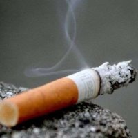 Ky vend miraton ligjin për ndalimin e përjetshëm të duhanit për të rinjtë