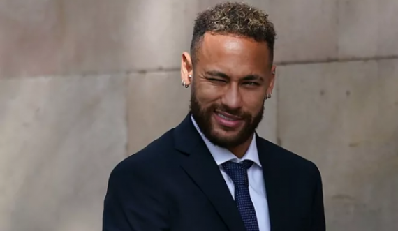 Neymar fajëson babain e tij në gjykatë për transferimin e Barcelonës: Unë firmosa vetëm atë që ai më tha të firmosja