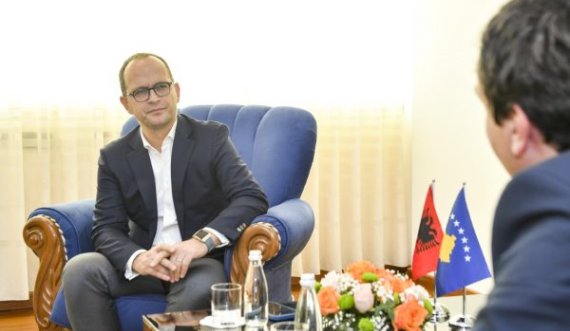  Kurti e pret Bushatin në zyrë
