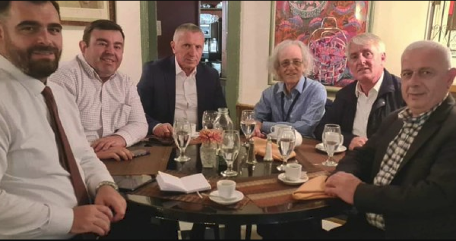 Serwer pas takimit me liderët e Luginës: Beogradi të ofrojë vende të rezervuara në parlament për shqiptarët
