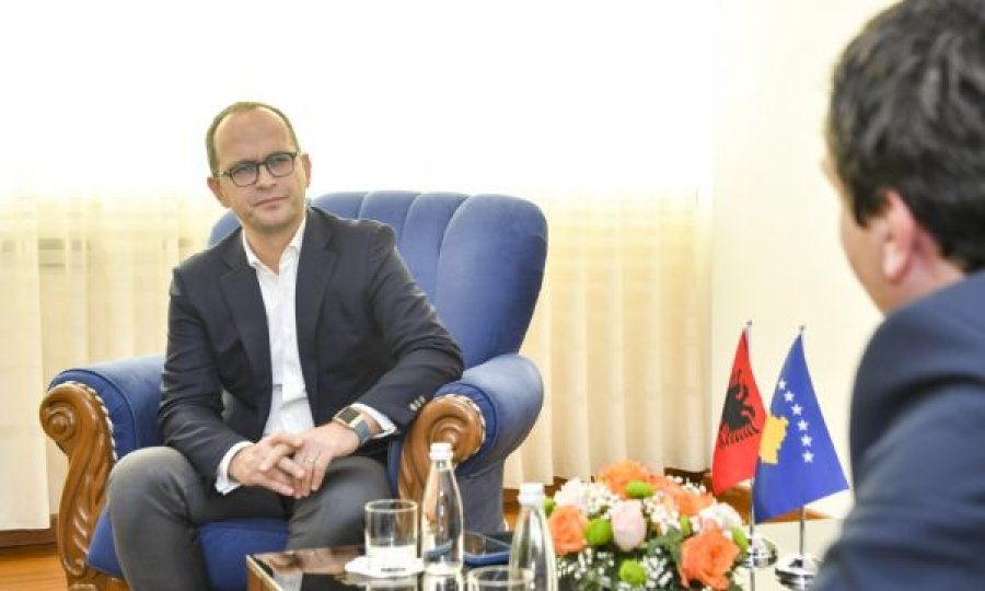 Kurti e pret Bushatin në zyrë
