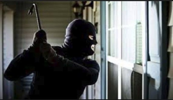 Një person i maskuar dhe me thikë tenton të grabisë në një shtëpi në Lipjan