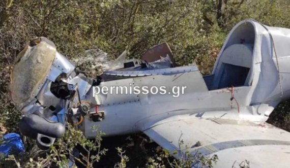 Avioni privat rrëzohet në një autostradë në Athinë