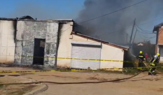 Dy të lënduar nga djegia e fabrikës së mobilieve në Prizren