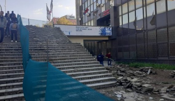 Ishin makthi i çdokujt që kalonte andej, nis rregullimi i shkallëve historike te “Posta e Kosovës”