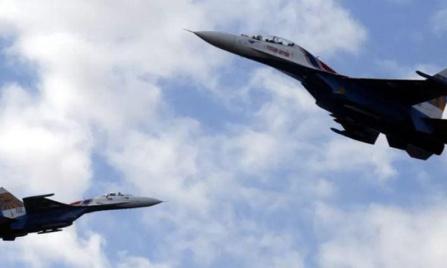 Avioni rus “takohet” me dy bombarduesit bërthamorë amerikanë
