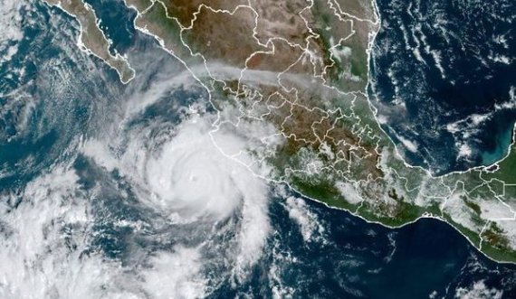 Meksika goditet nga një uragan