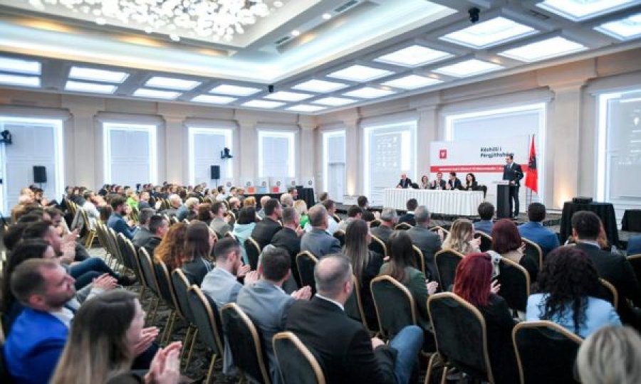 Kurti para bashkëpartiakëve e pranon që VV dështoi në zgjedhje