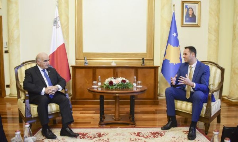 Konjufca takohet me presidentin e Maltës