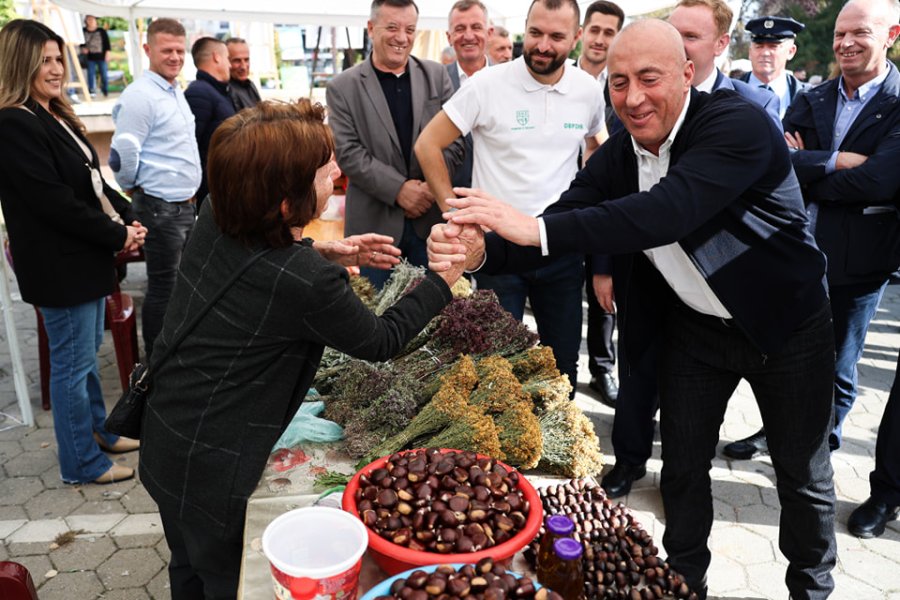 Haradinaj merr pjesë në ‘Ditën e Gështenjës’ në Deçan