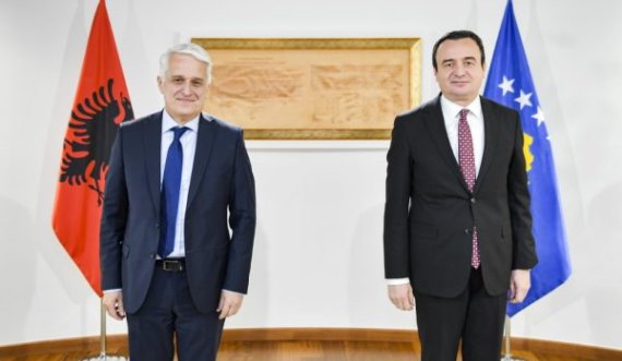 Kurti pret në takim delegacionin nga Shqipëria