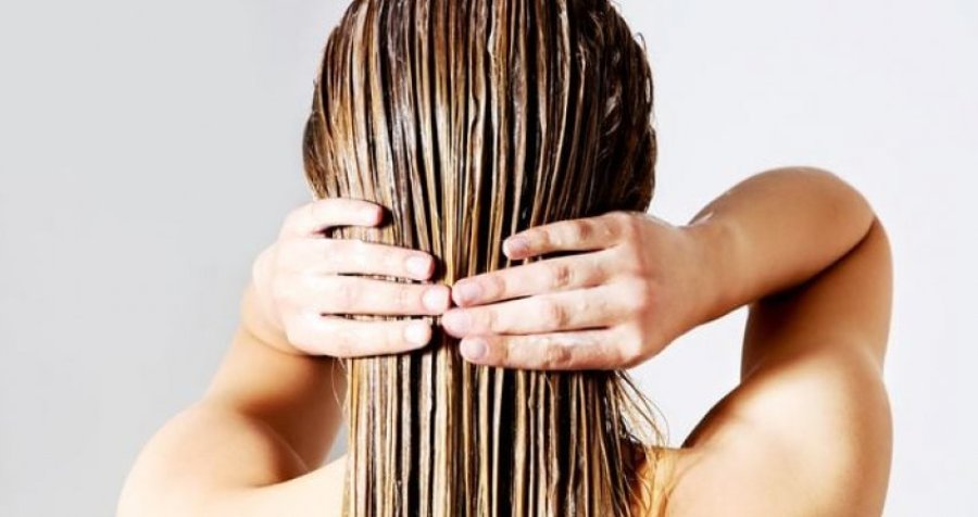 Dermatologu tregon se sa shpesh duhet të pastrojmë flokët