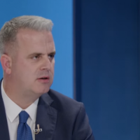 Azemi: Vetëvendosje e Kurtit po e zbrazë Kosovën