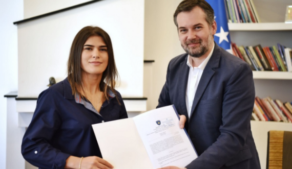 Tetë mijë euro shpërblim për Donjeta Sadikun