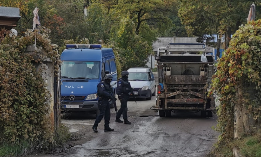 Eksperti i sigurisë: Në veri gjenden agjentë nga Serbia e Rusia, targat mund të shkaktojnë trazira